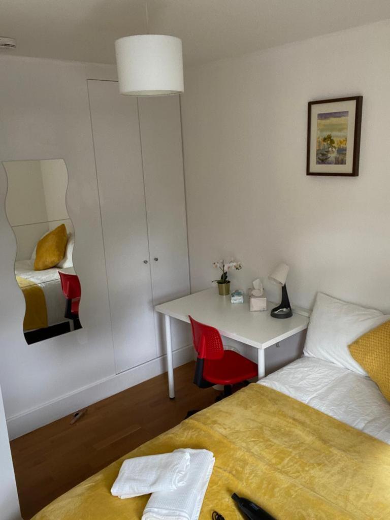 Lovely Private In Euston, * Londres