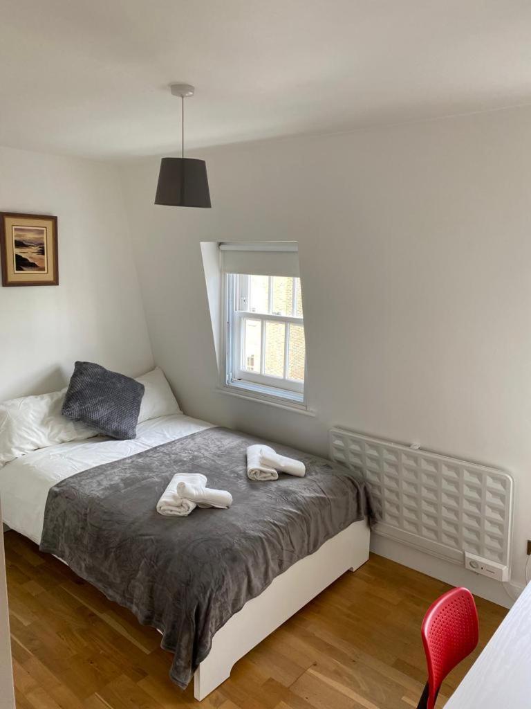 Lovely Private In Euston, *