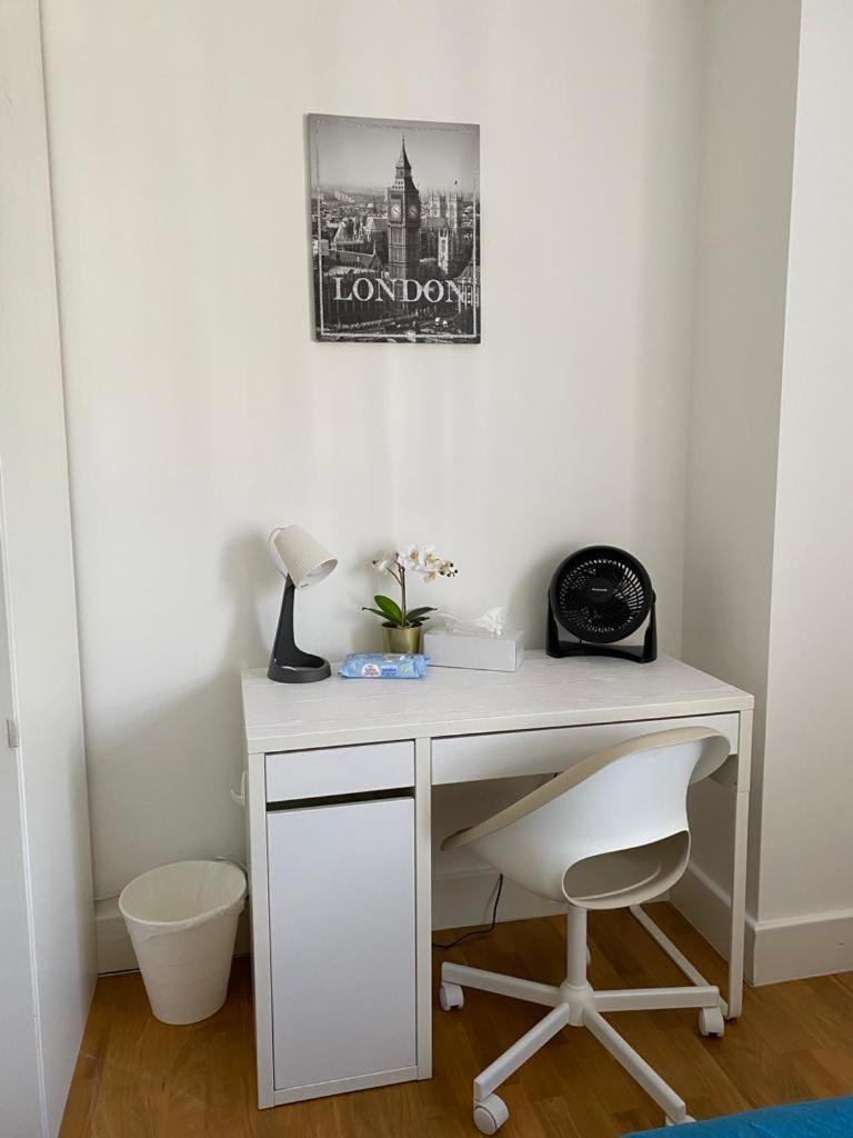 Lovely Private In Euston, *