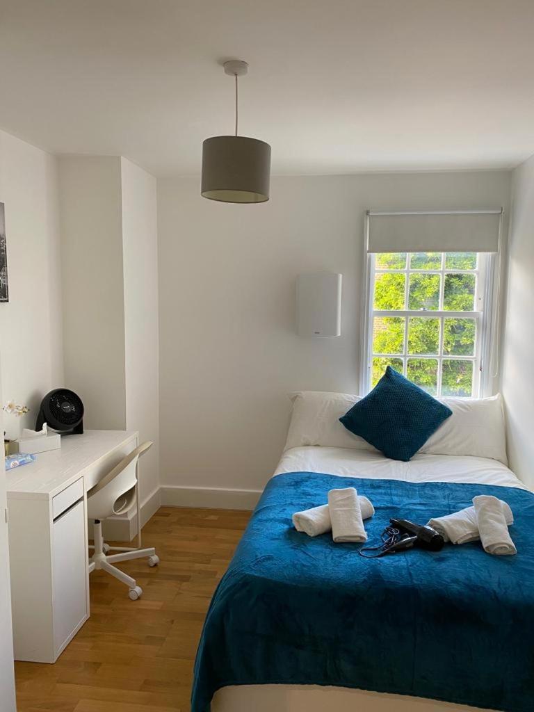 Lovely Private In Euston, *